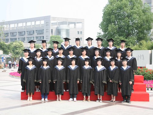 杭州师范大学医药卫生管理学院2009届营本052班毕业生合影