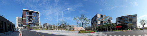 仓前 校区大门全景_调整大小