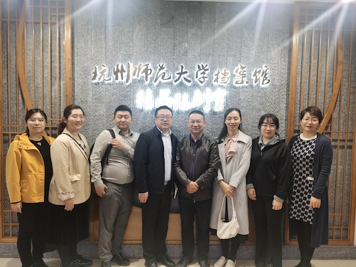 东北师范大学档案馆一行参观精品档案陈列室