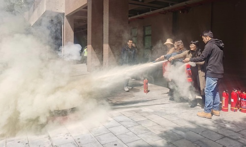 消防培训之干粉灭火体验